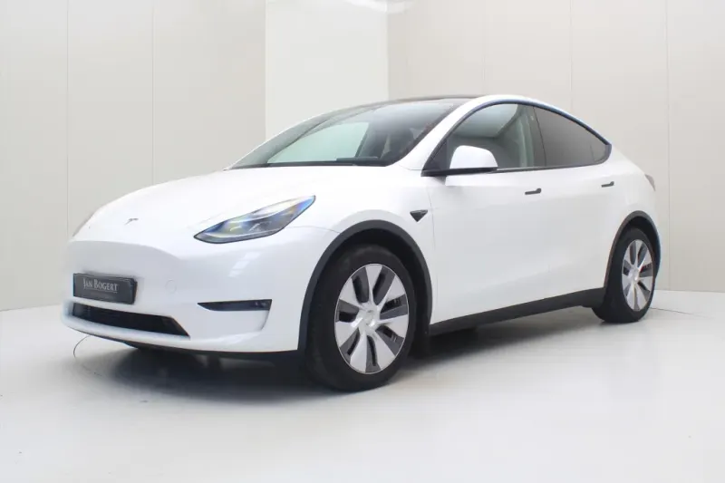 Tesla Model Y (2023)