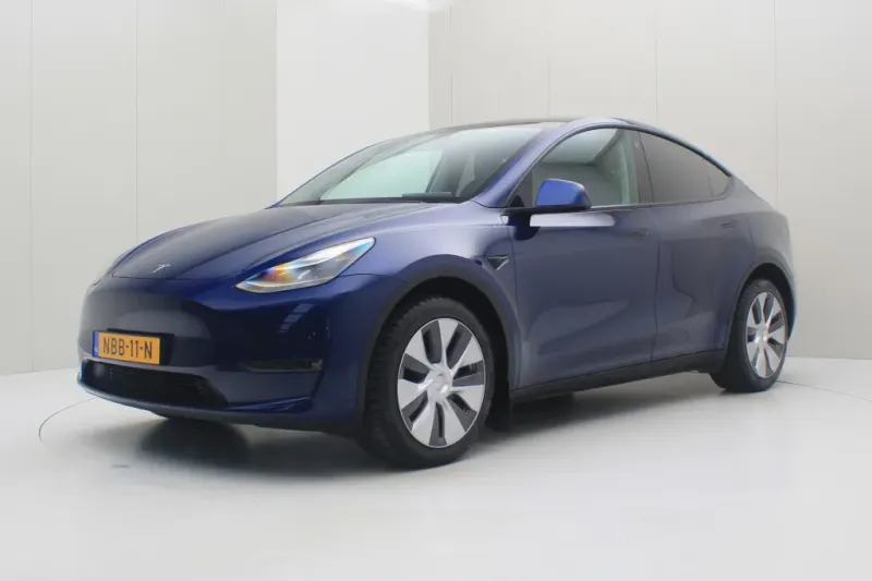 Tesla Model Y (2023)