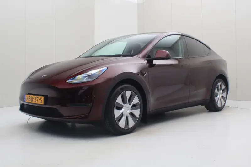 Tesla Model Y (2023)
