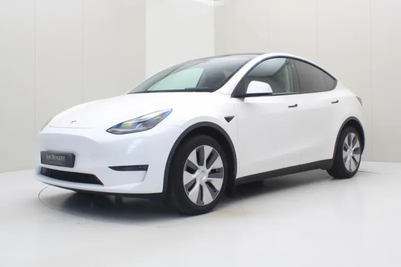 Tesla Model Y (2023)