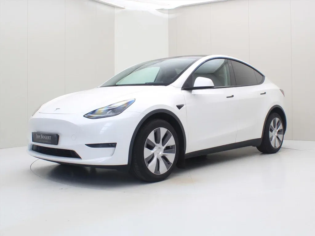 Tesla Model Y (2023) — foto 1