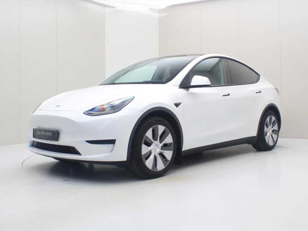 Tesla Model Y (2023) — foto 1