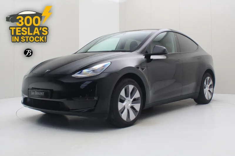 Tesla Model Y (2024)