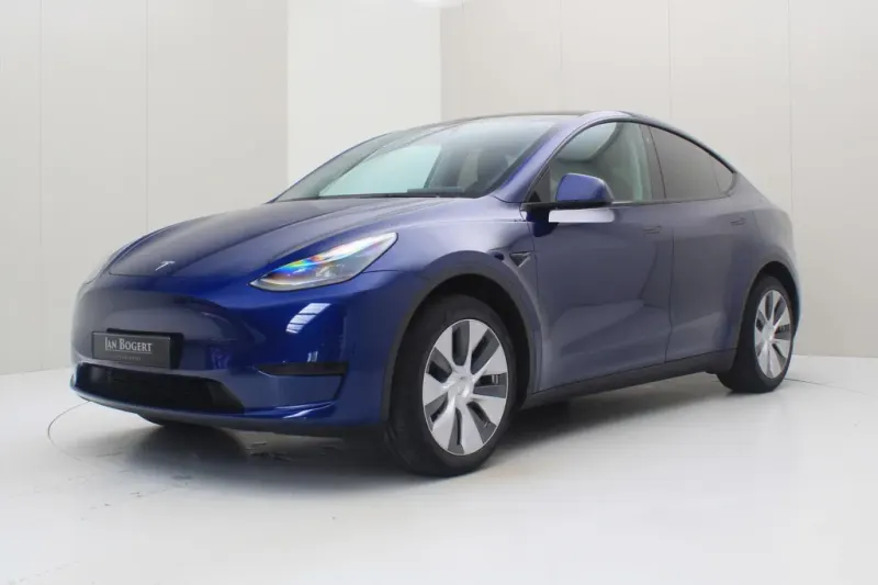 Tesla Model Y (2023)