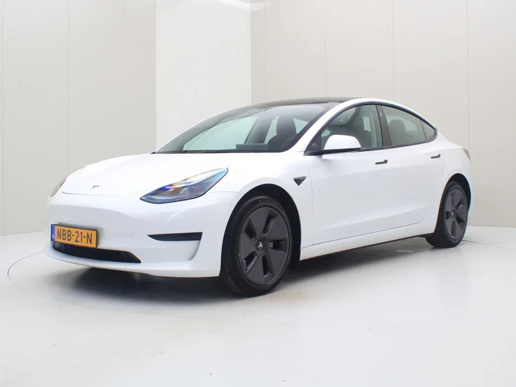Tesla Model 3 (2023) — foto 1