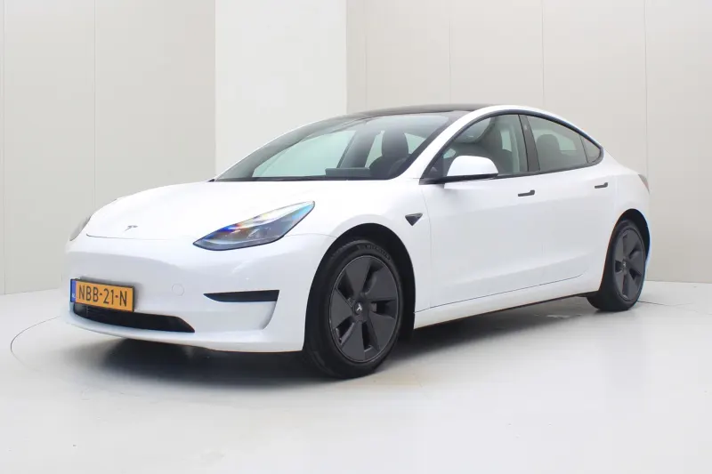 Tesla Model 3 (2023)