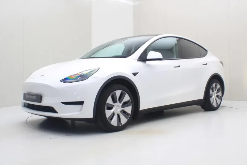 Tesla Model Y (2023)