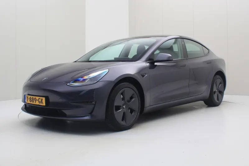 Tesla Model 3 (2023)