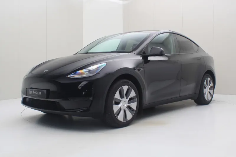 Tesla Model Y (2023)