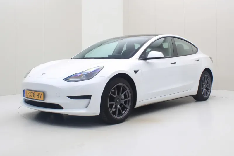 Tesla Model 3 (2021)