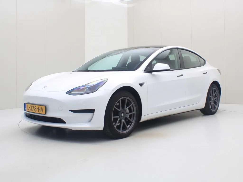 Tesla Model 3 (2021) — foto 1