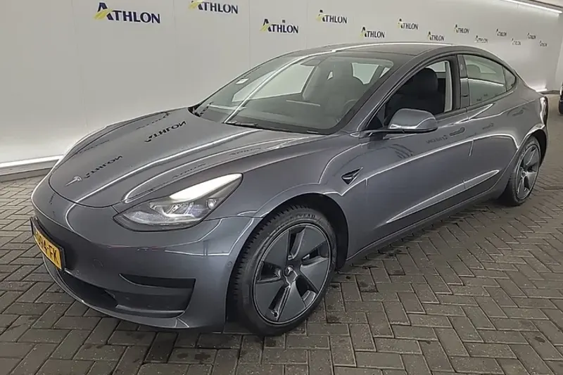 Tesla Model 3 (2021)
