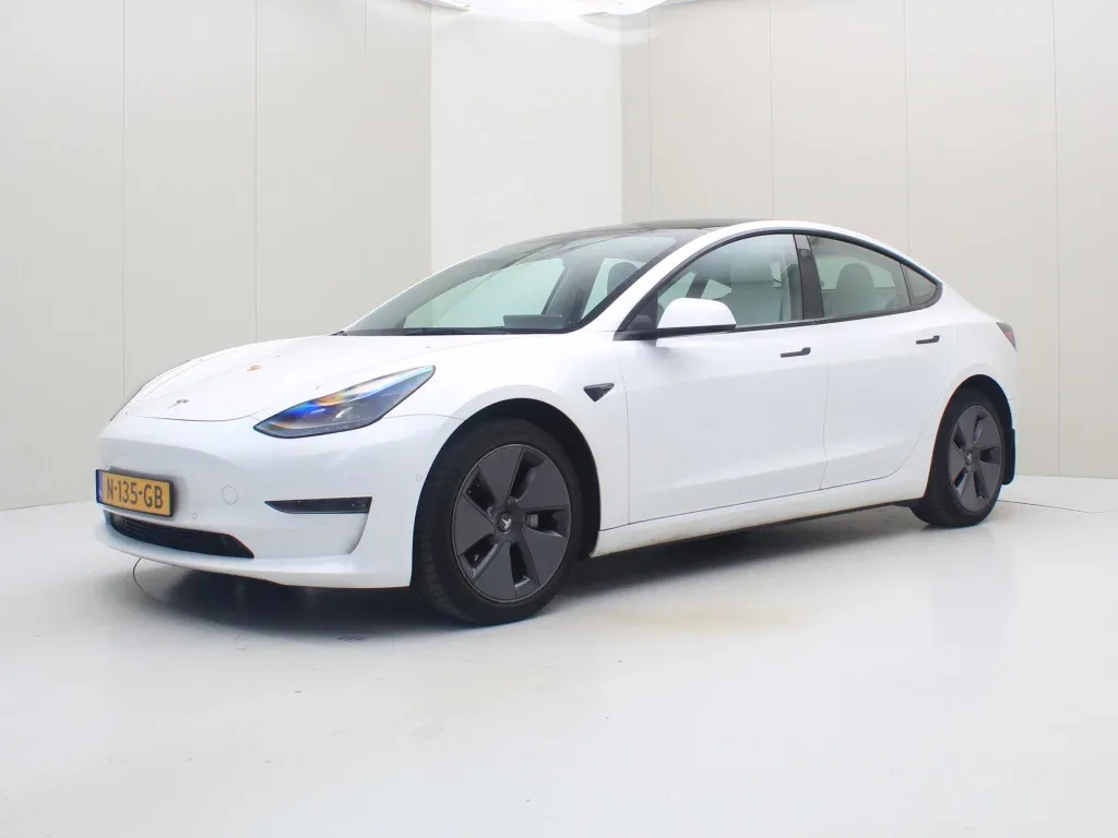 Tesla Model 3 (2021) — foto 1