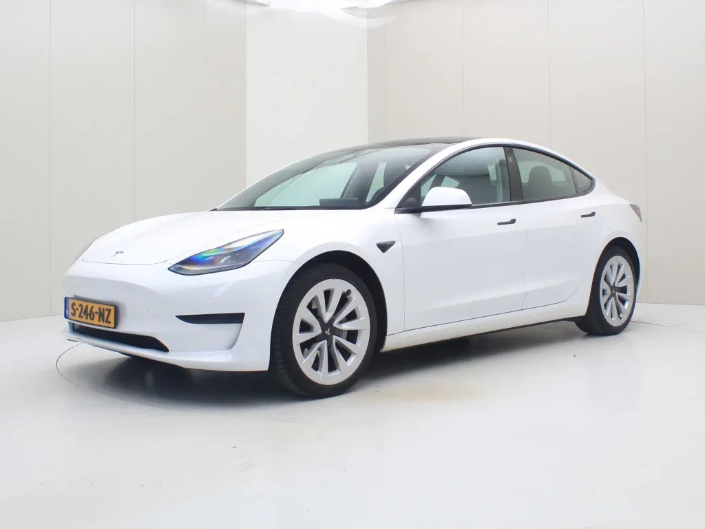 Tesla Model 3 (2023) — foto 1