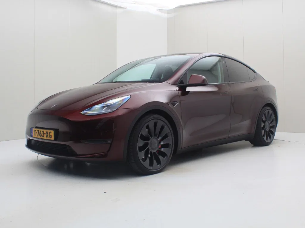 Tesla Model Y (2023) — foto 1