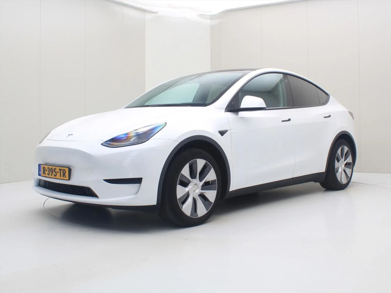 Tesla Model Y (2022) — foto 1