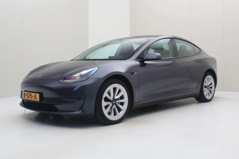 Tesla Model 3 (2022)