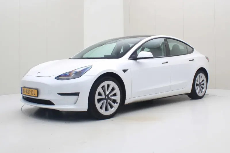 Tesla Model 3 (2021)