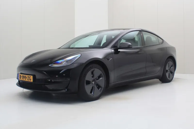 Tesla Model 3 (2022)