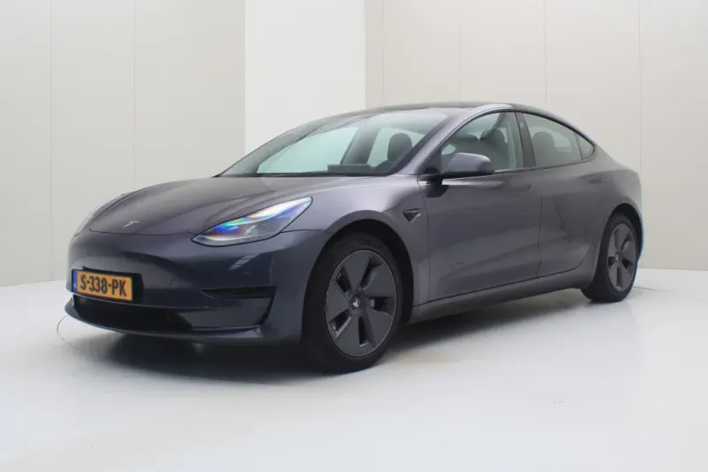 Tesla Model 3 (2023)