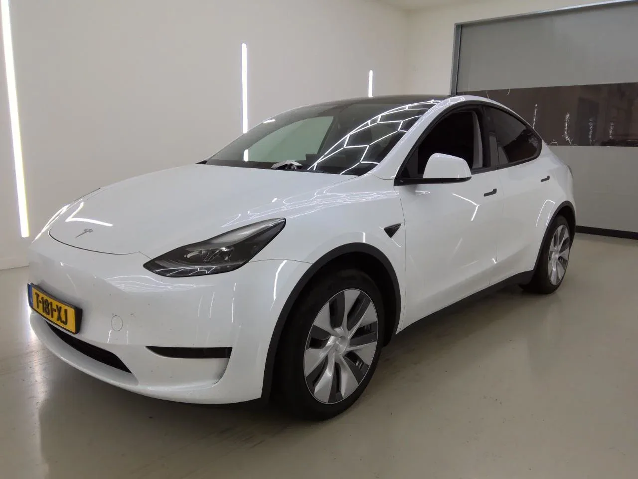 Tesla Model Y (2023) — foto 1