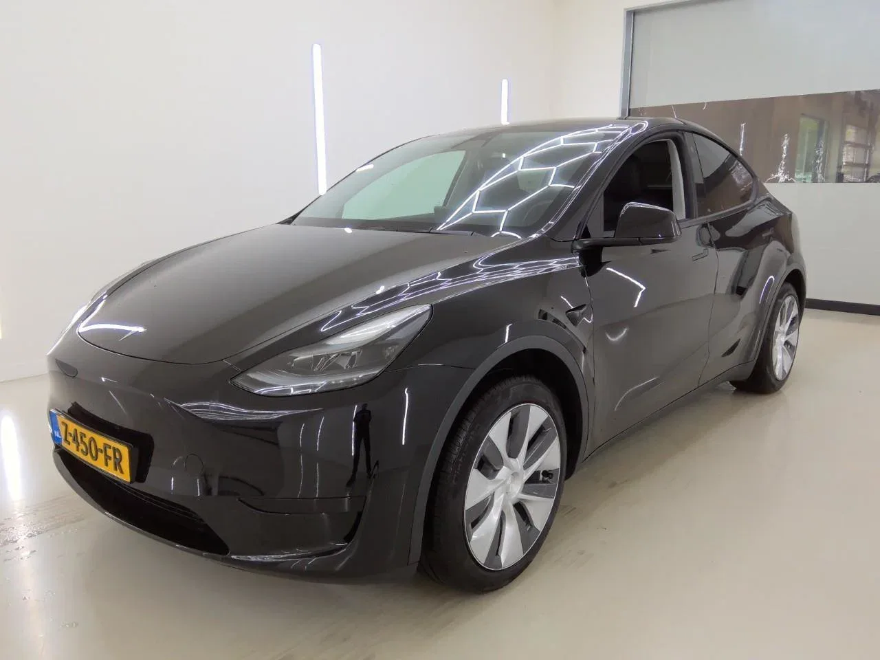 Tesla Model Y (2024) — foto 1