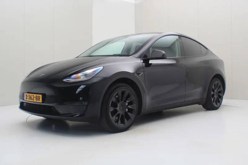 Tesla Model Y (2023)