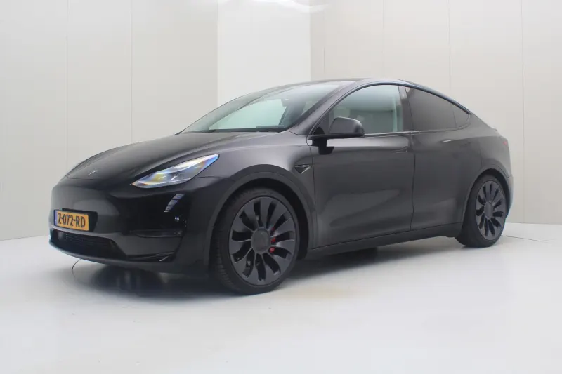 Tesla Model Y (2023)