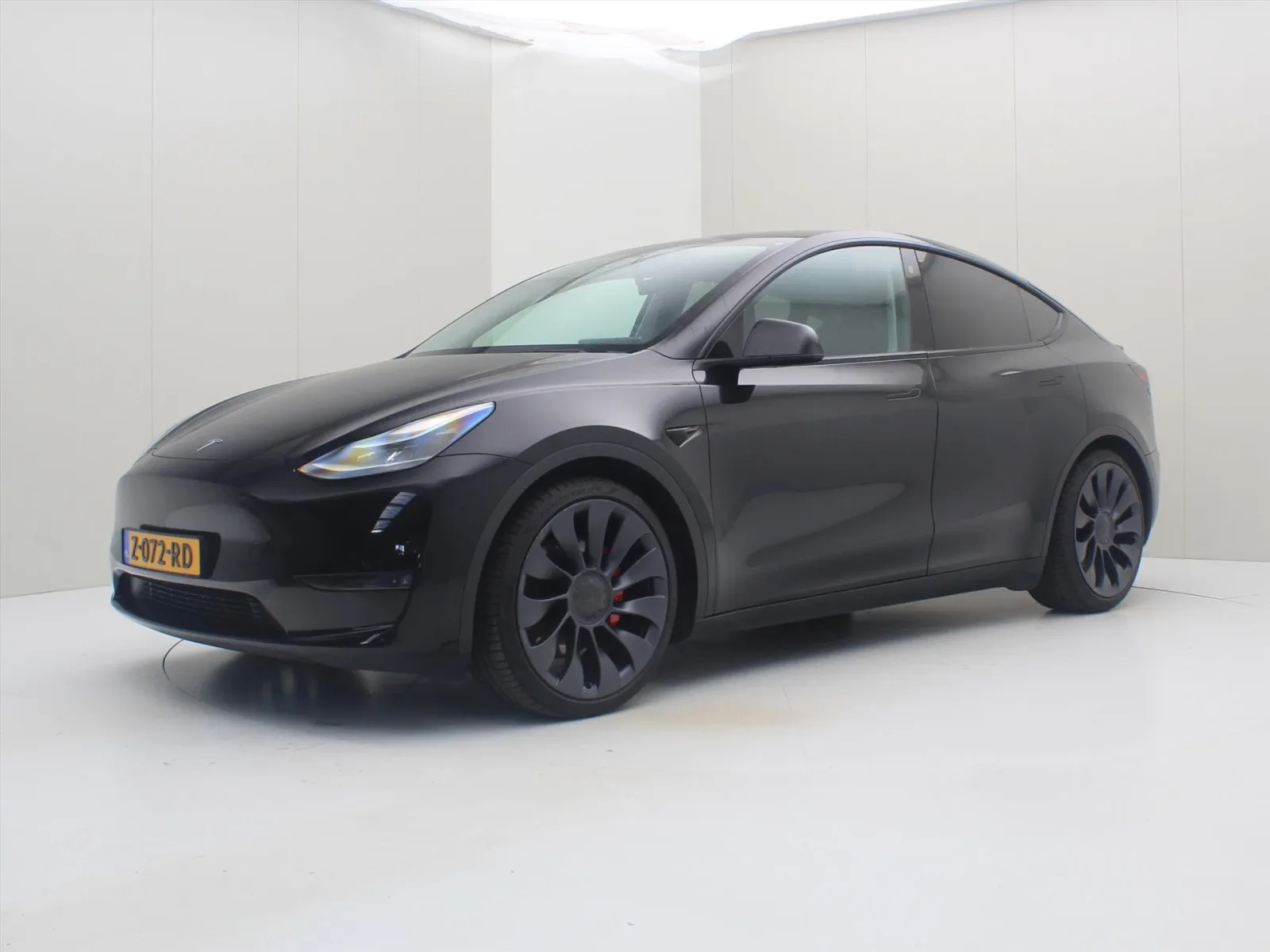 Tesla Model Y (2023) — foto 1