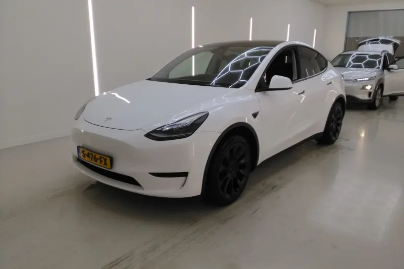 Tesla Model Y (2022)