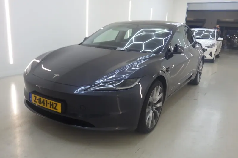 Tesla Model 3 (2024)