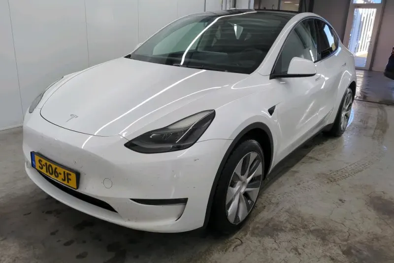 Tesla Model Y (2023)