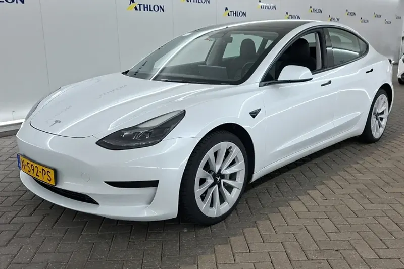 Tesla Model 3 (2021)