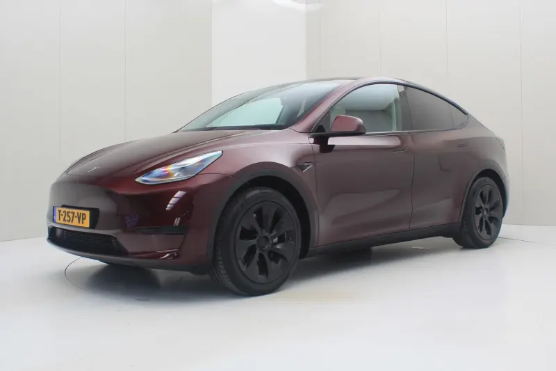 Tesla Model Y (2023)
