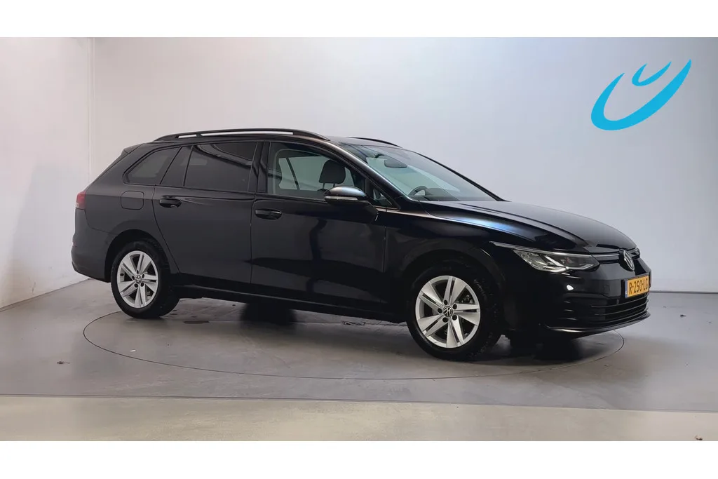 Volkswagen Golf (2022) — foto 1