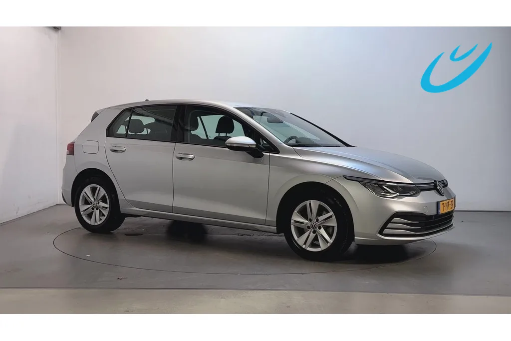 Volkswagen Golf (2023) — foto 1