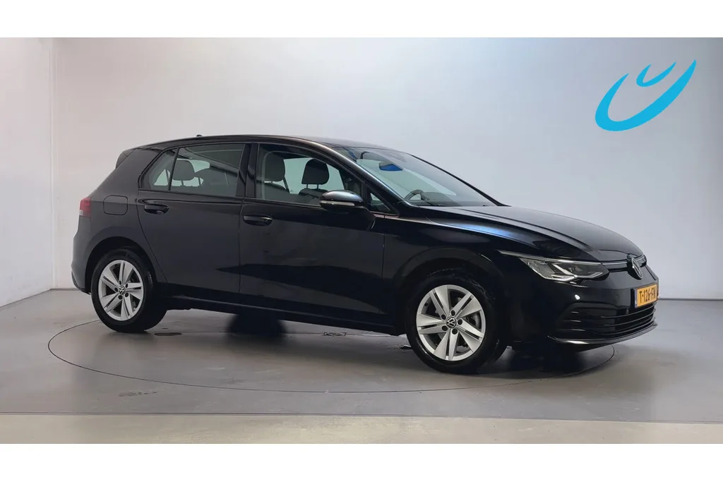 Volkswagen Golf (2023) — foto 1