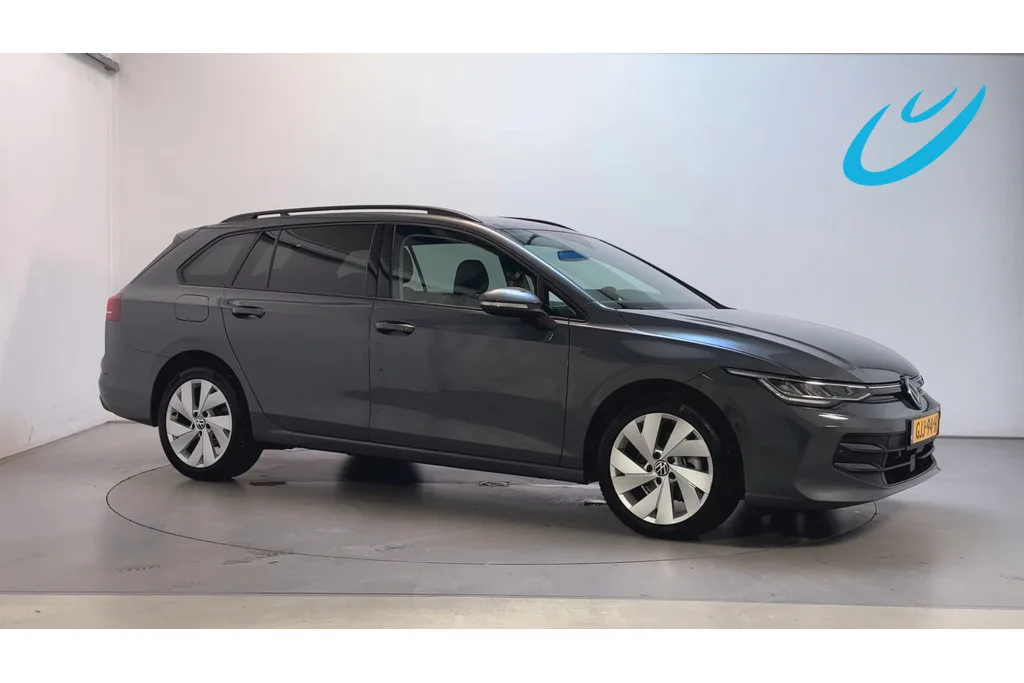 Volkswagen Golf (2024) — foto 1