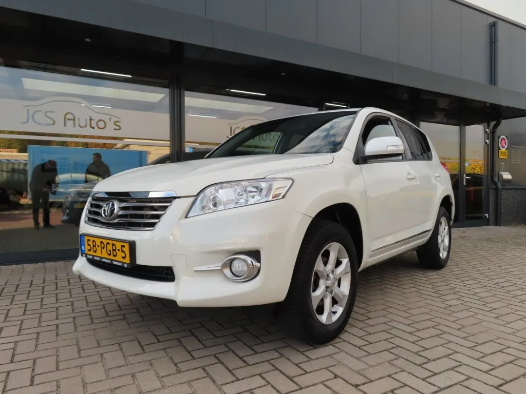 Toyota RAV4 (2011) — foto 1