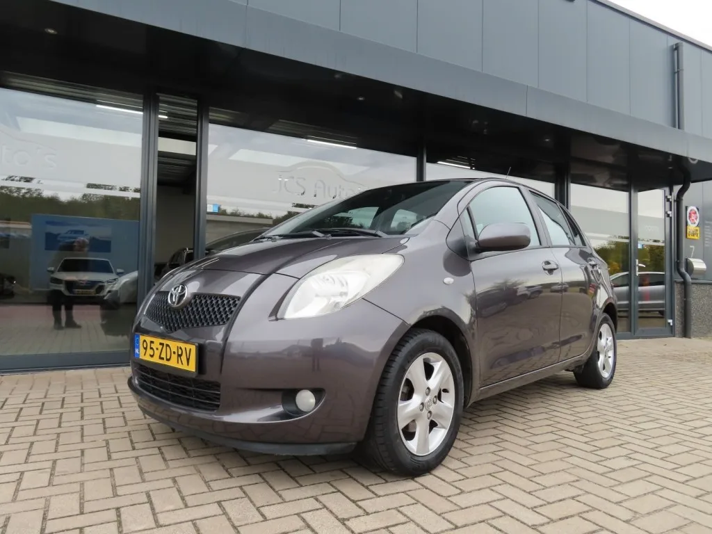 Toyota Yaris (2008) — foto 1