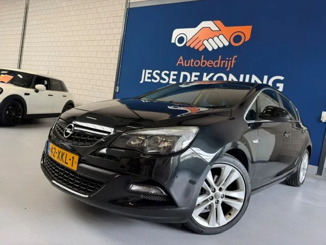 Opel Astra (2012) — foto 1