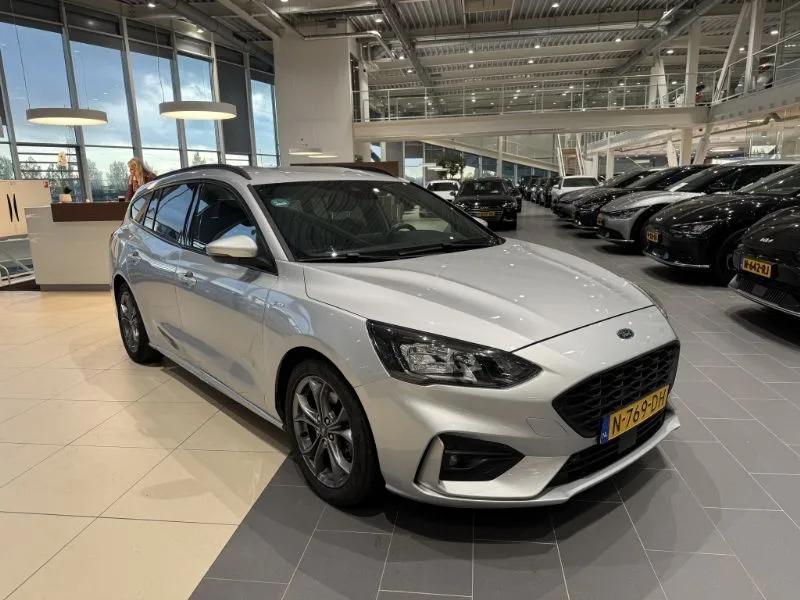 Ford Focus (2021) — foto 1