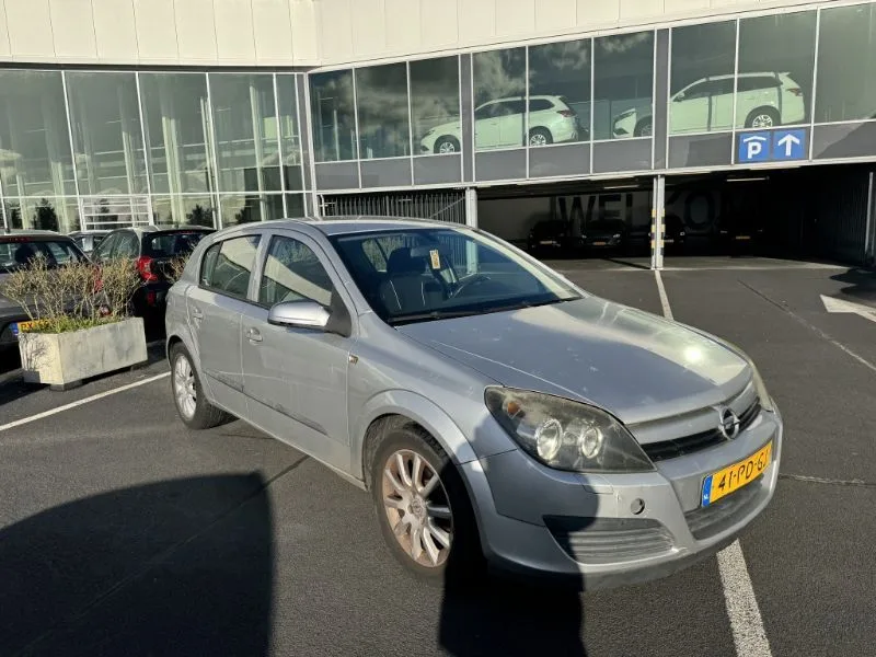 Opel Astra (2004) — foto 1