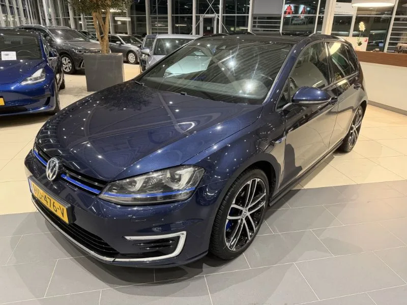 Volkswagen Golf (2015) — foto 1