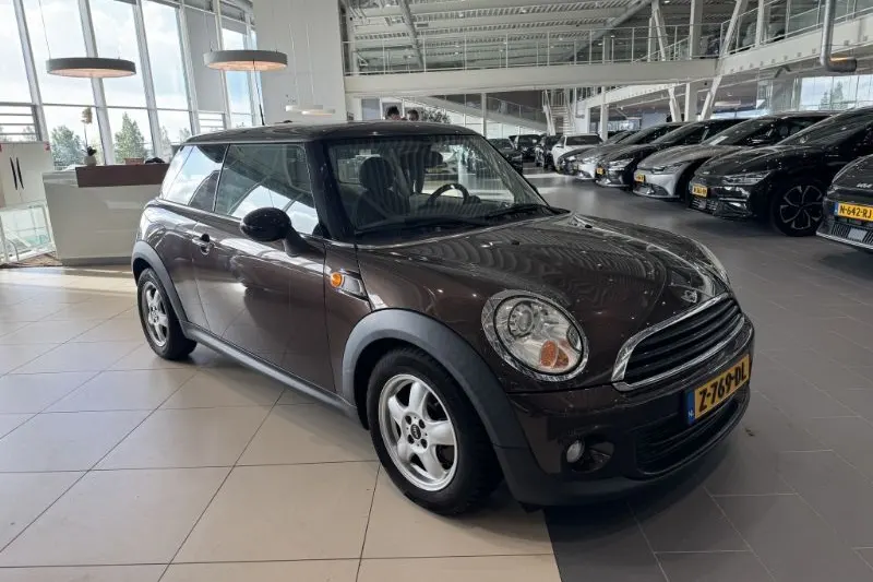 MINI One (2012)