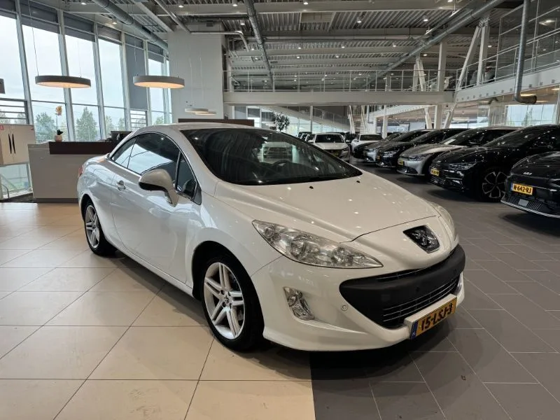Peugeot 308 (2010) — foto 1