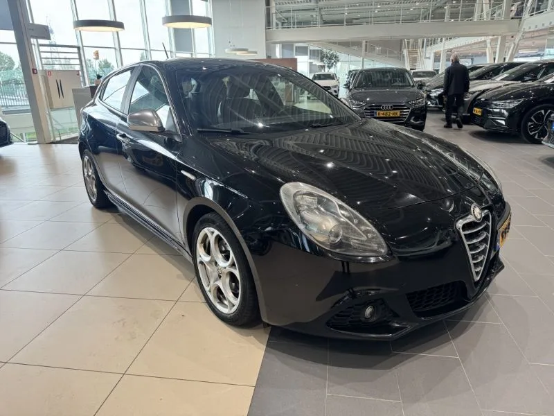 Alfa Romeo Giulietta (2011) — foto 1