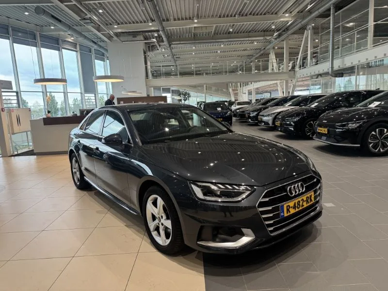 Audi A4 (2022) — foto 1