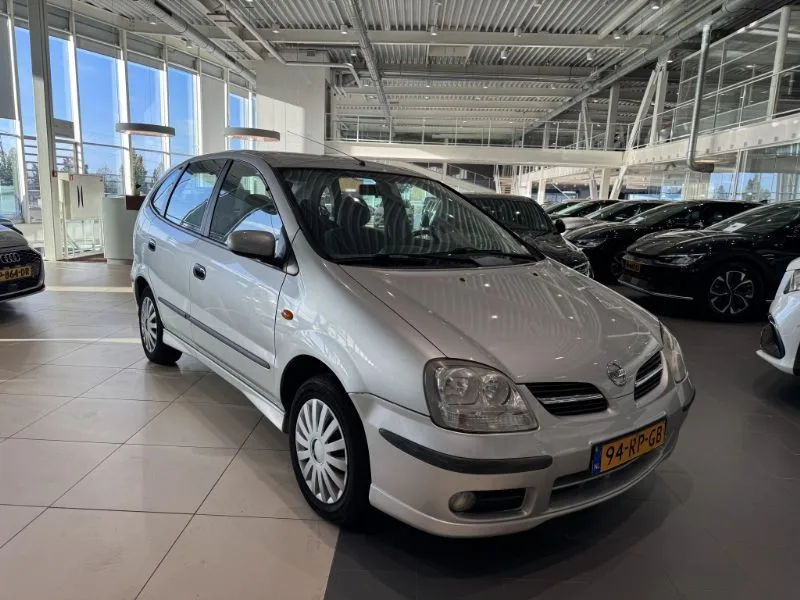 Nissan Almera Tino (2005) — foto 1