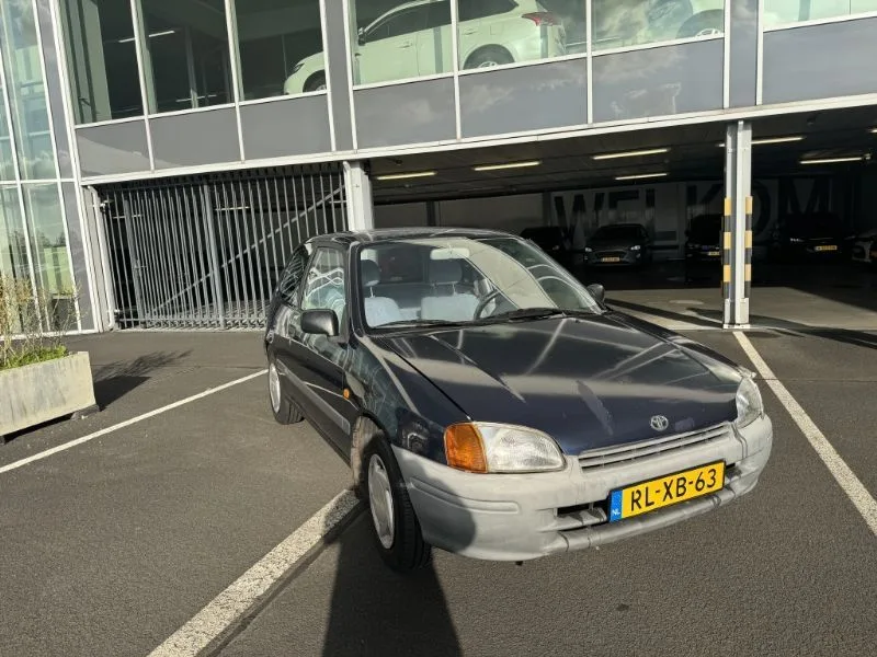 Toyota Starlet (1997) — foto 1
